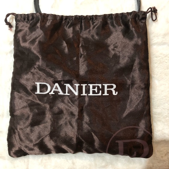 GENUINE LEATHER CROSSBODY/WRISTLET PURSE - Picture 8 of 11